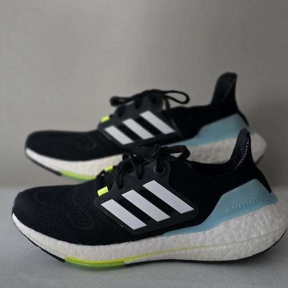 ADIDAS ULTRABOOST - Picture 2 of 2
